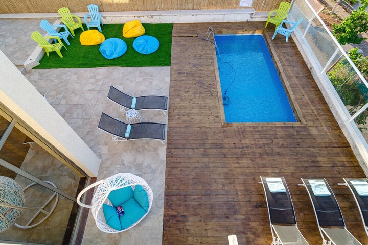 Pool 30 of 53