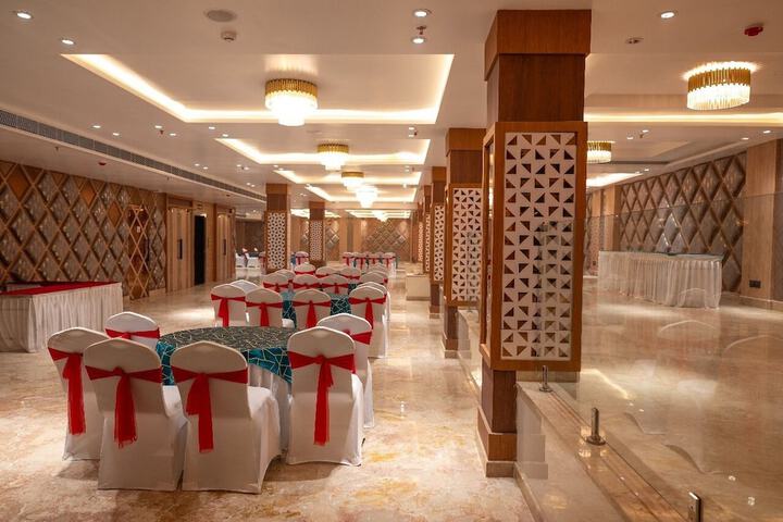 Ballroom/Hall 51 of 56