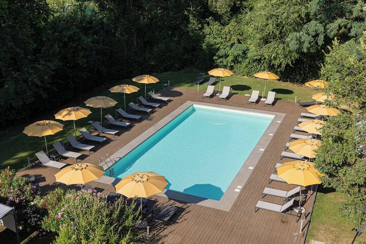 Hotel with Pool