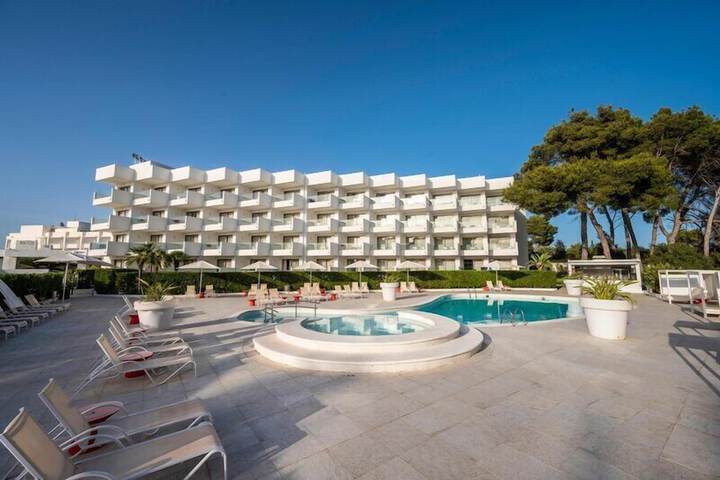 Pools & Facilities