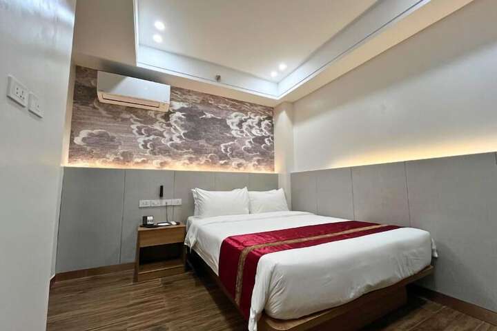 Room 2 of 38