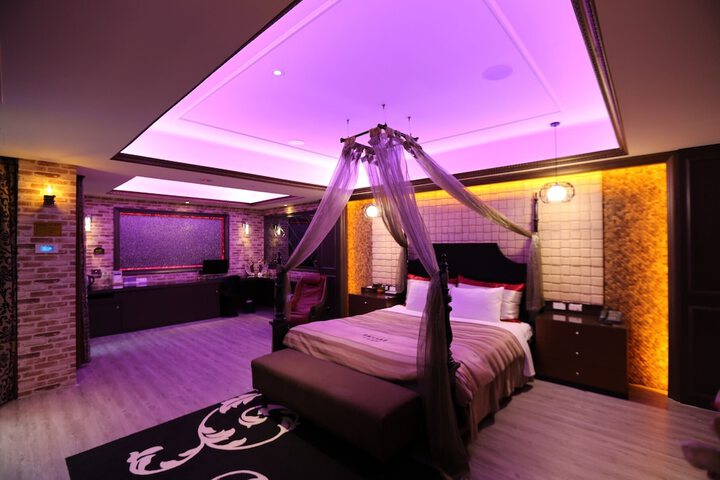 Room 7 of 70