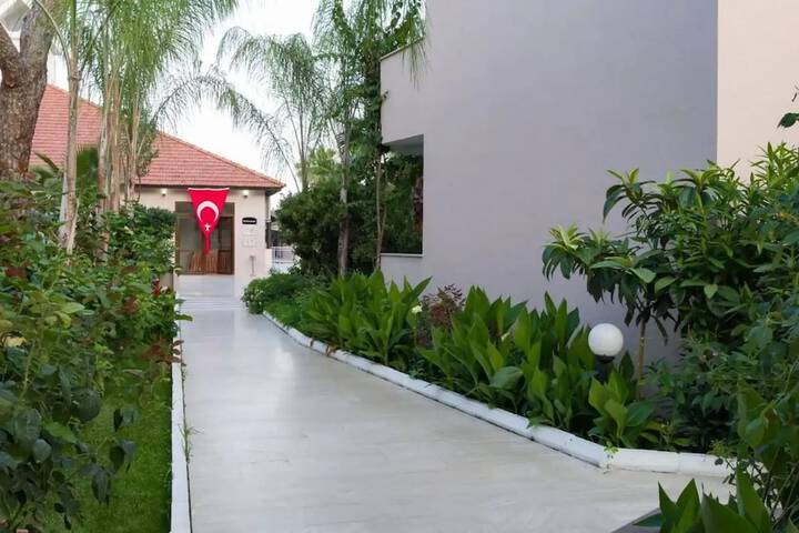 Hotel Exterior 56 of 66