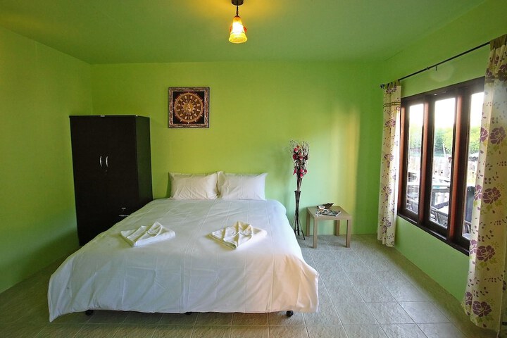 Room 10 of 76