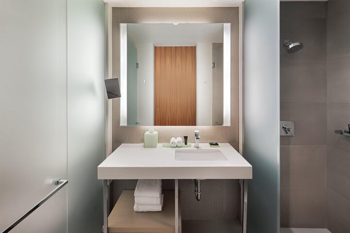Room 32 of 70