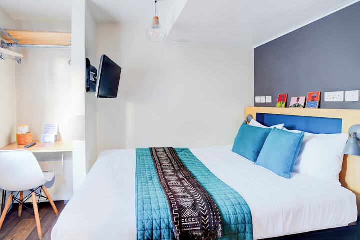 Room 10 of 27