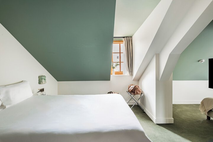 Room 26 of 47