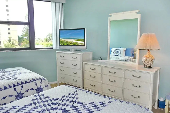 Room 4 of 15