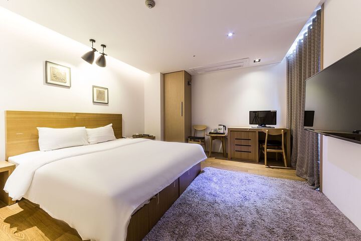 Room 100 of 176