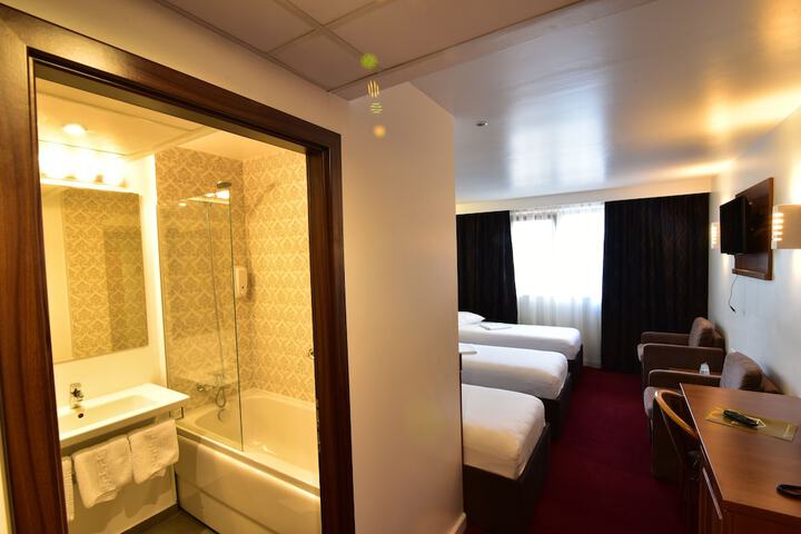 Room 17 of 36