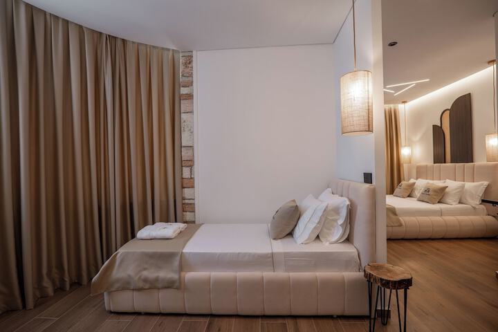 Room 30 of 76