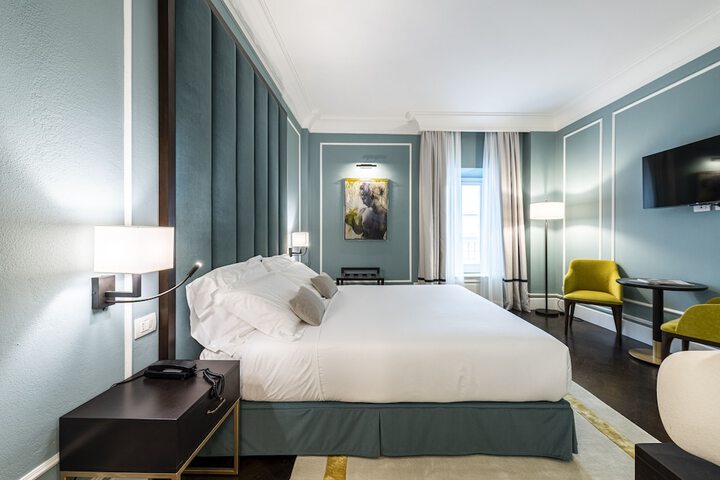 Room 33 of 76