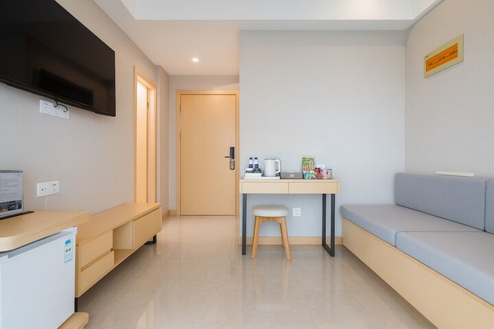 Room 25 of 43