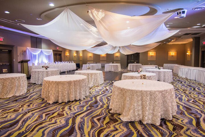 Ballroom/Hall 28 of 40