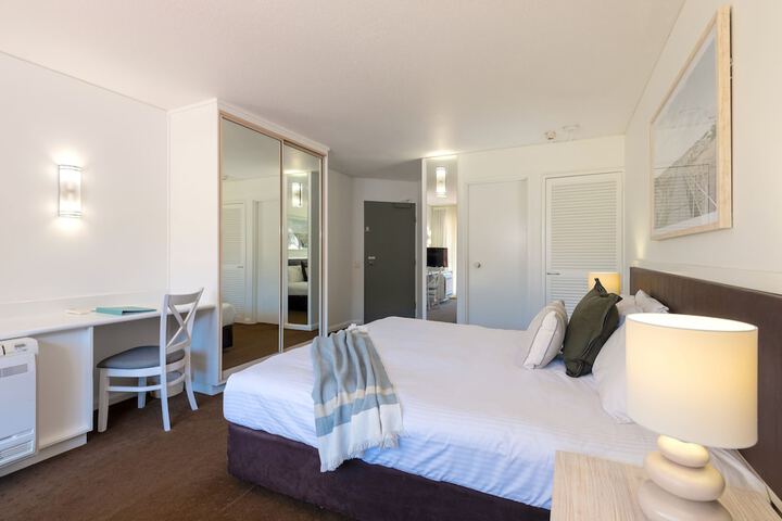 Room 3 of 114