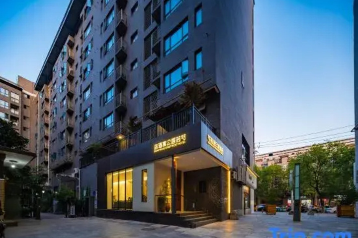 Hotel 4 of 6
