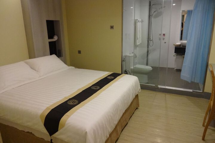 Room 9 of 25
