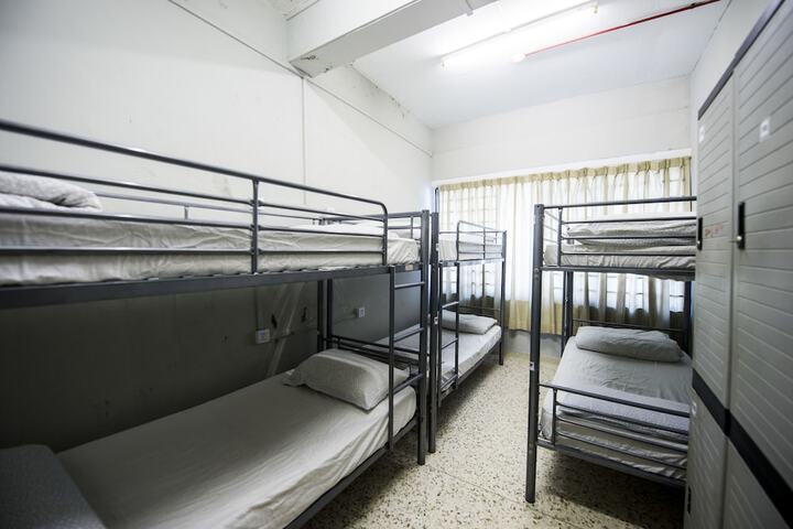 Room 27 of 43
