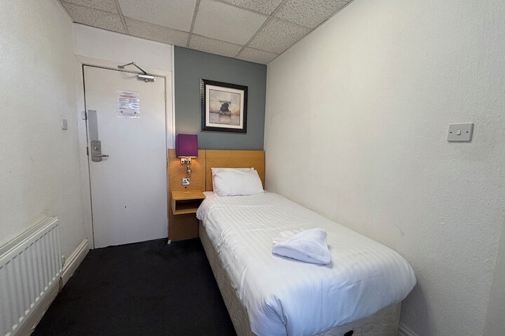 Room 17 of 76