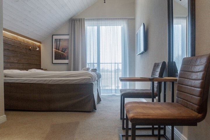 Room 16 of 104