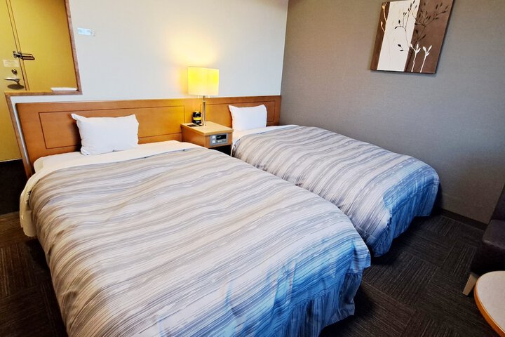 Room 8 of 27