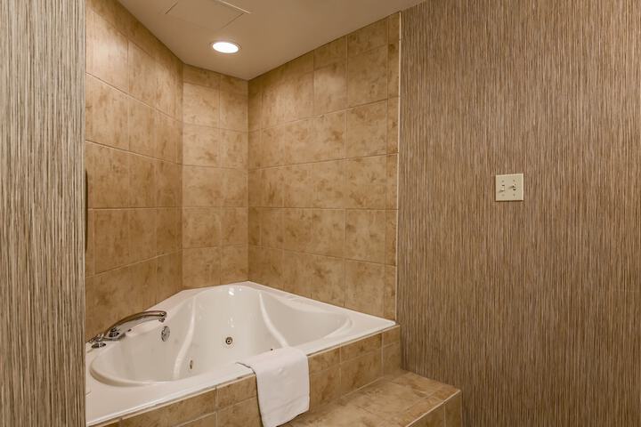 Jetted tub