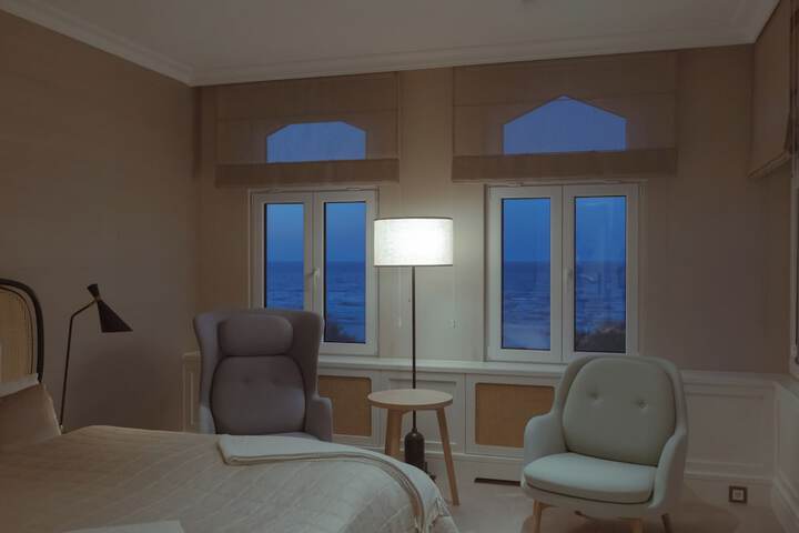 Room 3 of 49