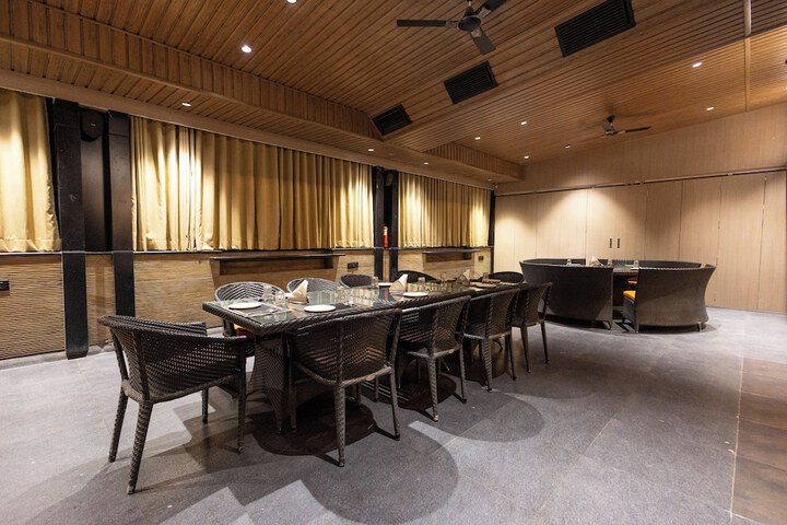 Ballroom/Hall 41 of 54