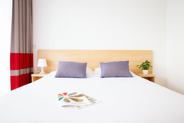Room 4 of 32