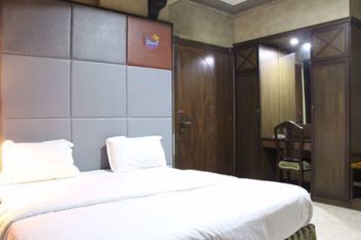 Room 8 of 49