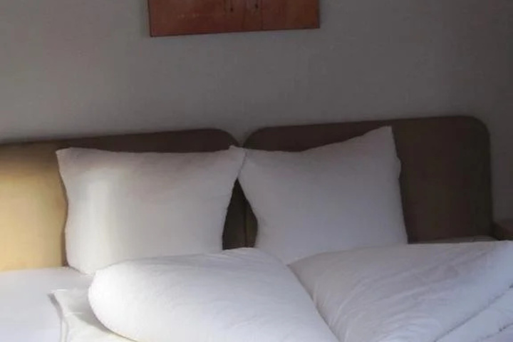 Room 5 of 12