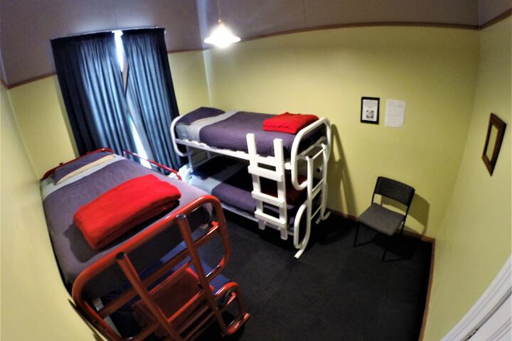 Room 15 of 32