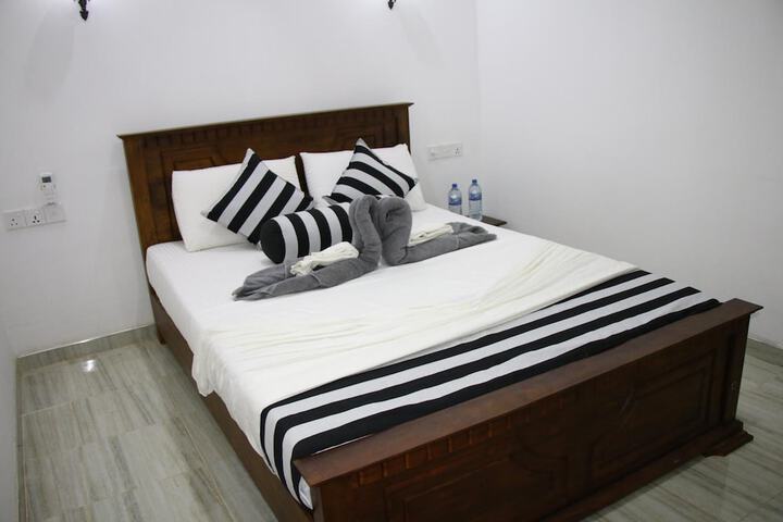 Room 6 of 49