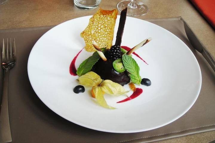 Dining 26 of 30