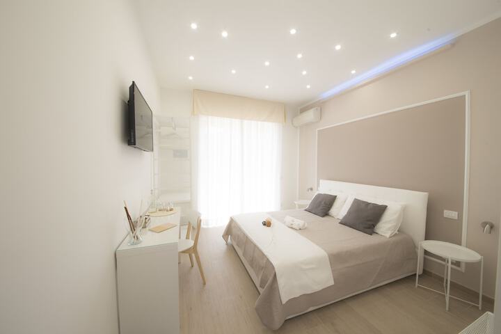 Room 3 of 20