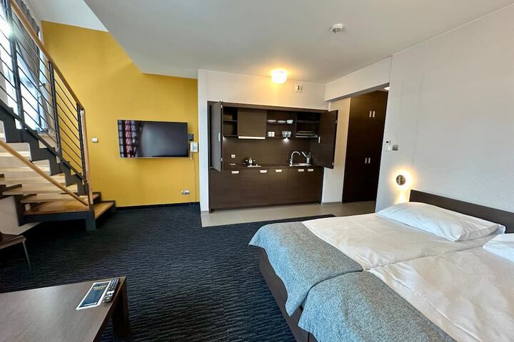 Room 9 of 81