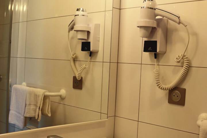 Room 16 of 45