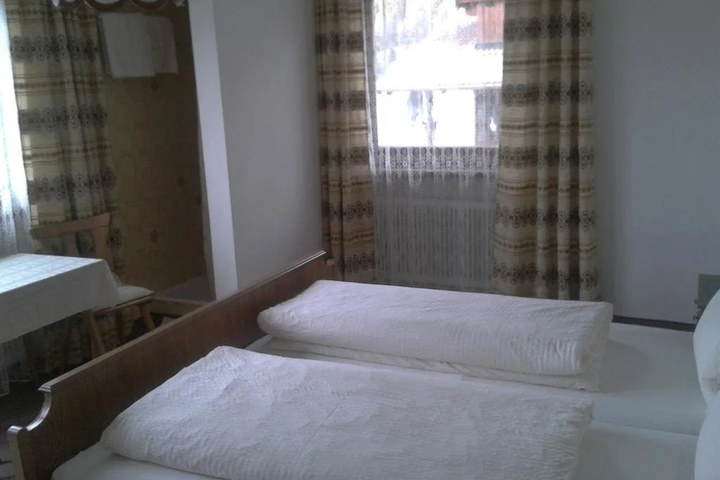 Room 3 of 16