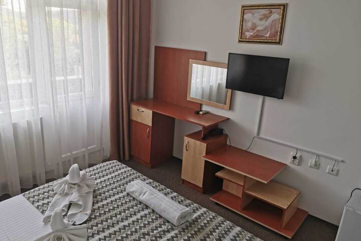 Room 6 of 18