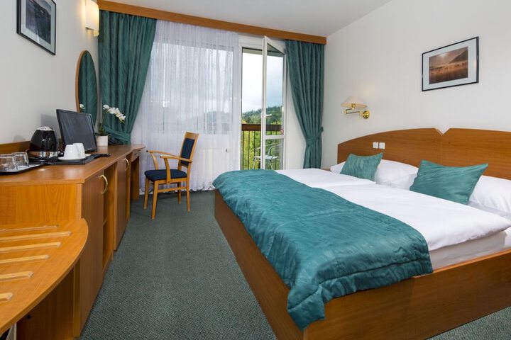 Room 2 of 40