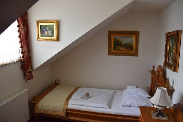 Room 6 of 31
