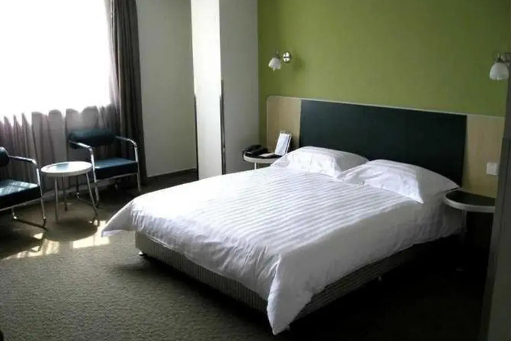 Room 3 of 6