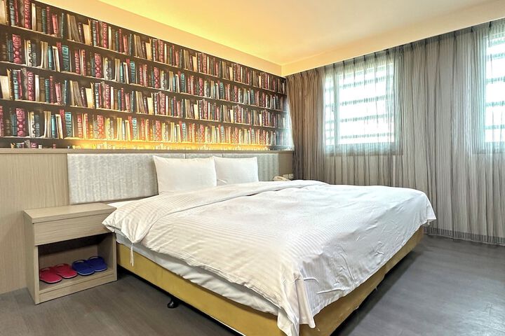 Room 10 of 30