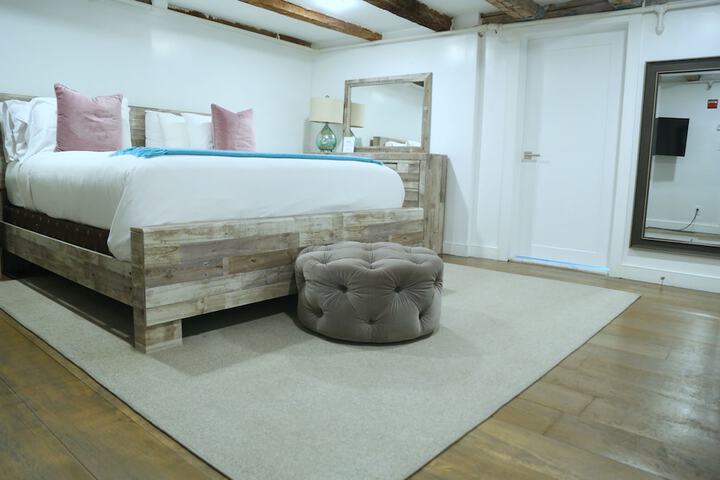 Room 2 of 18