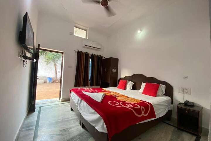 Room 2 of 7