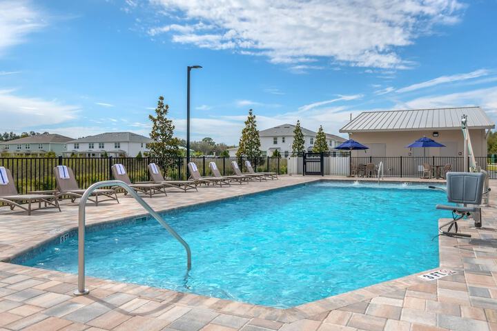 Photo of Comfort Inn & Suites Orlando Sanford Airport Pool