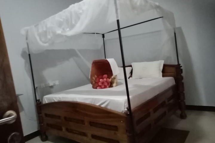 Room 4 of 17