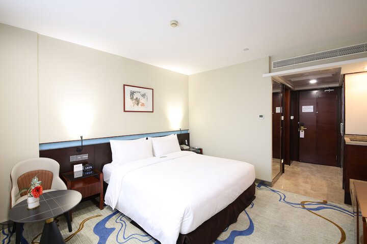 Room 4 of 32
