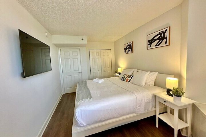 Room 28 of 198