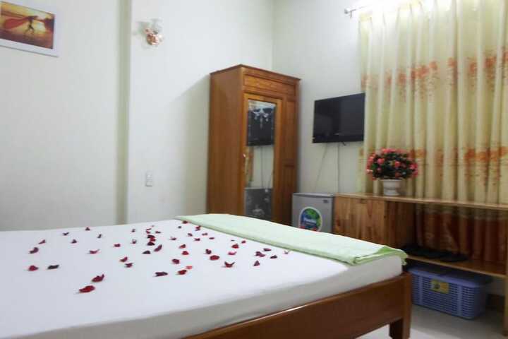Room 9 of 37